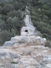 File:Canalisation en pierre de l'aqueduc siphon de Patara en
